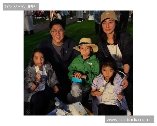 霍启刚家族背景揭秘及其与足球明星的紧密联系