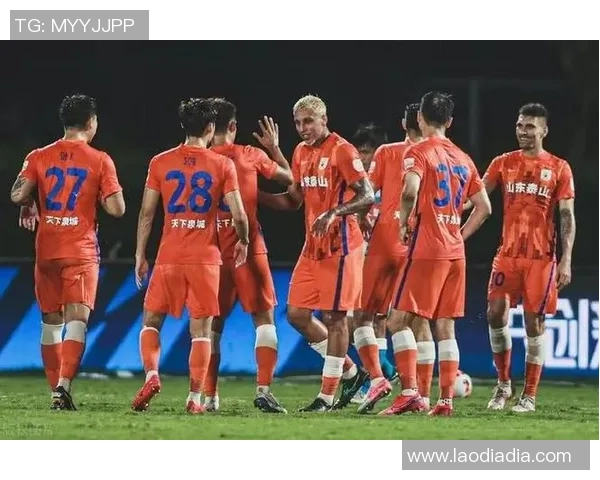 武汉足球队强势领跑联赛积分榜72分领先其他球队争夺冠军